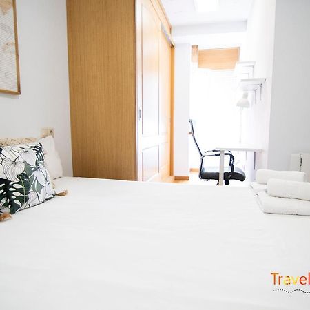 Bright Entire Apartment- Gp 1A サンティアゴ・デ・コンポステーラ エクステリア 写真