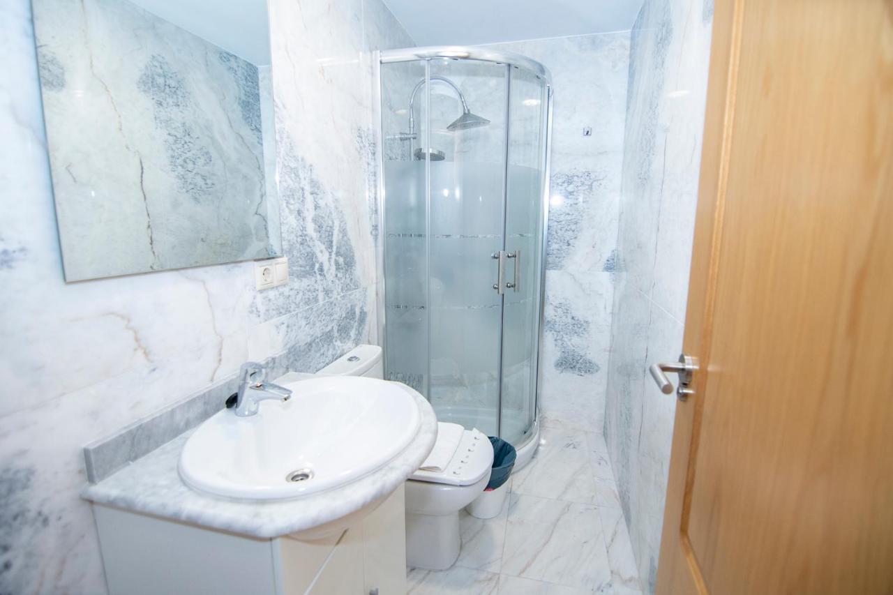 Bright Entire Apartment- Gp 1A サンティアゴ・デ・コンポステーラ エクステリア 写真